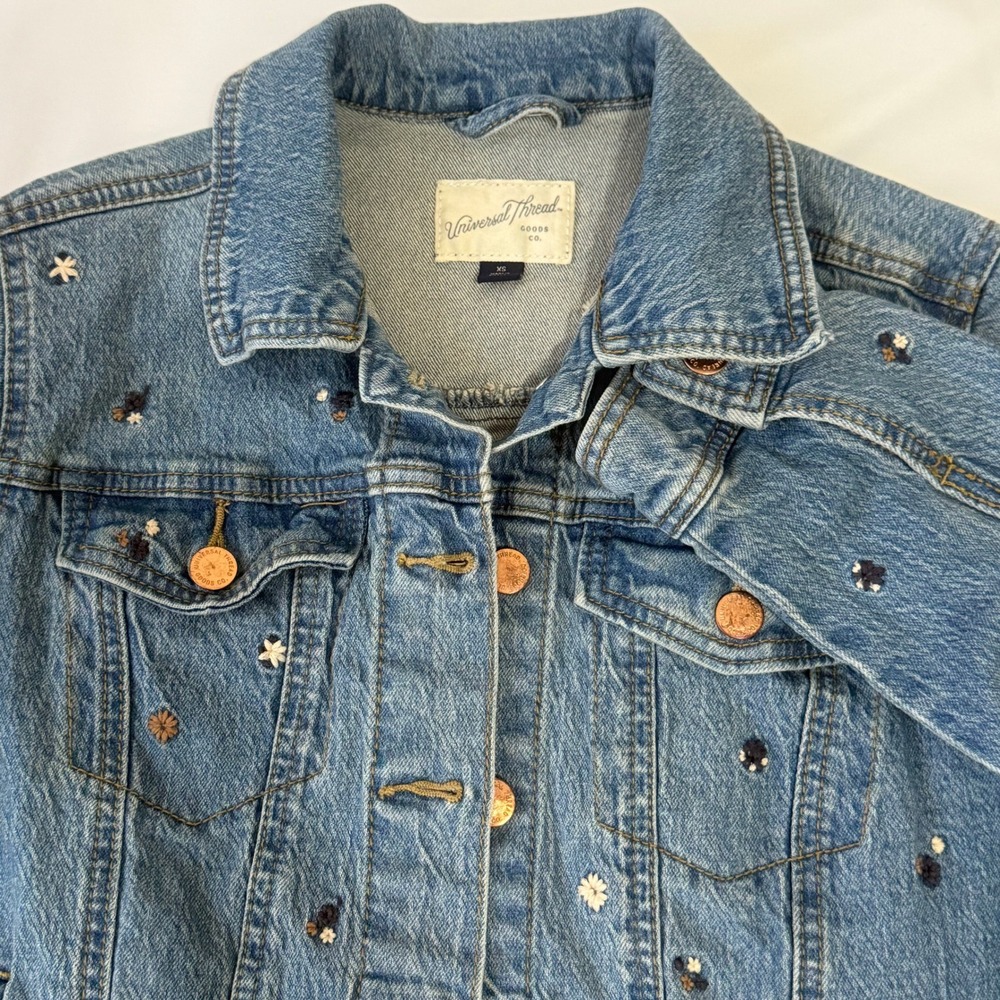 Universal‎ Thread Womens Denim Jacket Embroidered Flowers Copper Buttons XS
